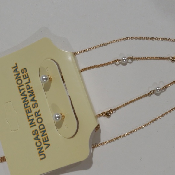 Elegant Gold-Tone Layered Necklace - Blue Gem & Pearl Accents - Stylish Women's - Picture 3 of 9